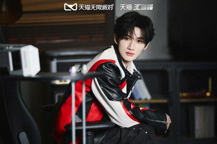 余宇涵手感余宇涵我会努力的聚光灯下自成光芒，余宇涵手感永远稳定输出，心怀热爱步履