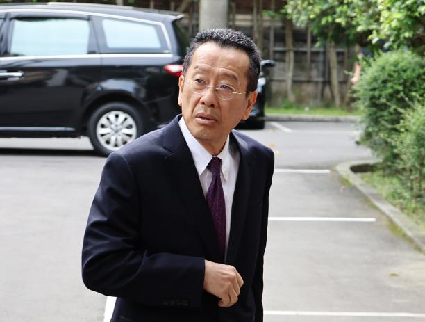 台“国防部长”顾立雄发表声明，

4月21日，针对辽宁舰20日航经台湾海峡，台媒