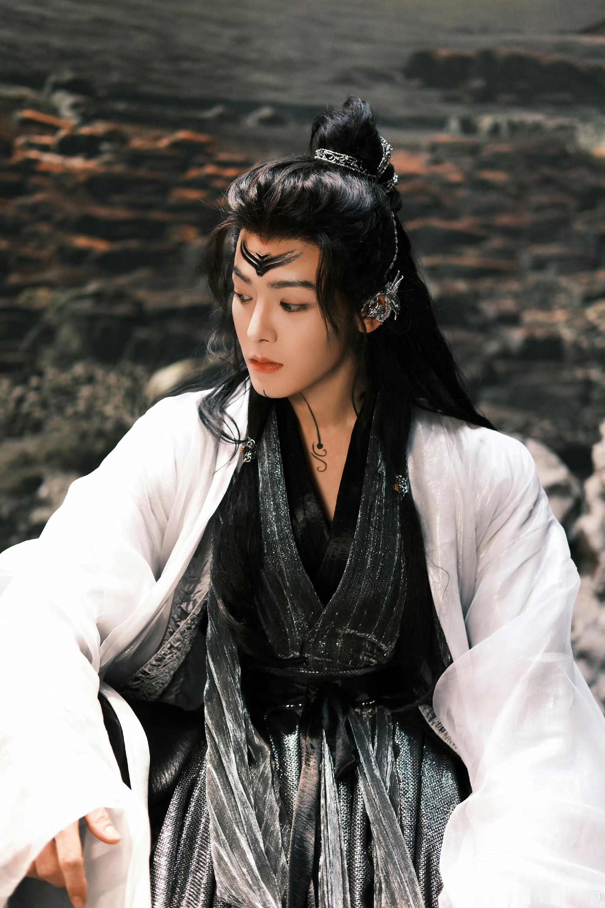 侯明昊侯明昊2026年属于我们的…巡回演唱会南京首站上座1.4万人火爆开场，由于