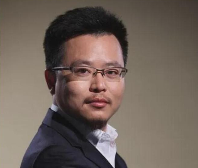 前360高级副总裁、三点钟社群核心发起人玉红，突然在朋友圈和群聊中，公开辱骂周鸿