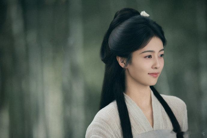 白鹿莫离口碑 认真看完剧集，客观来说质量上乘，剧情设计巧妙，氛围感拉满。白鹿演技