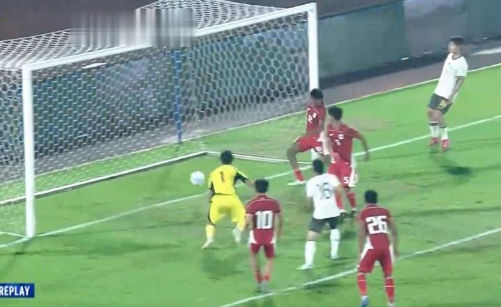 邝兆镭单车盘带送传中，何思凡破门，U17国足2-1领先