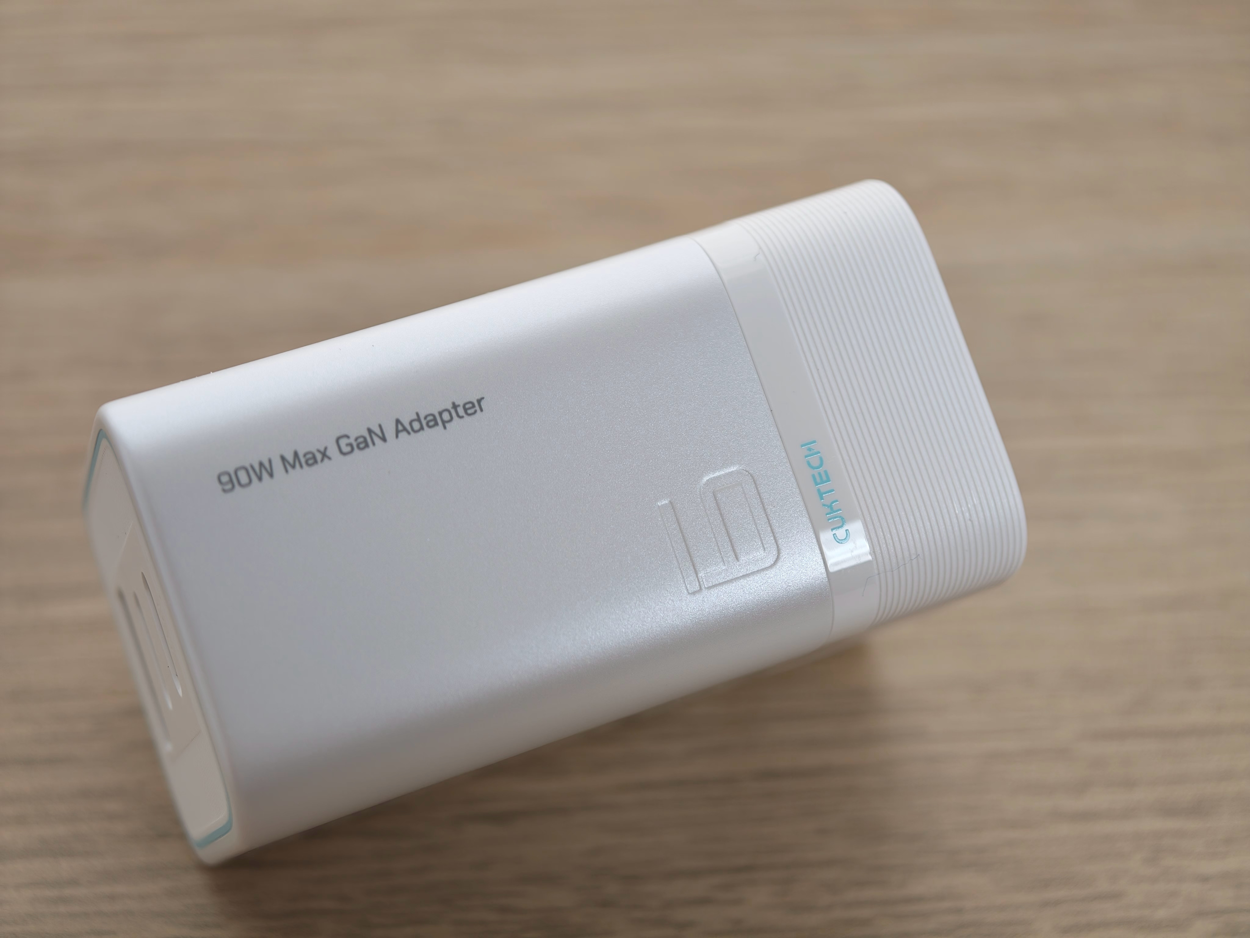 白色的酷态科 6 号超级电能充 Mini 也很好看嗷戳链接一键下单：CUKTEC