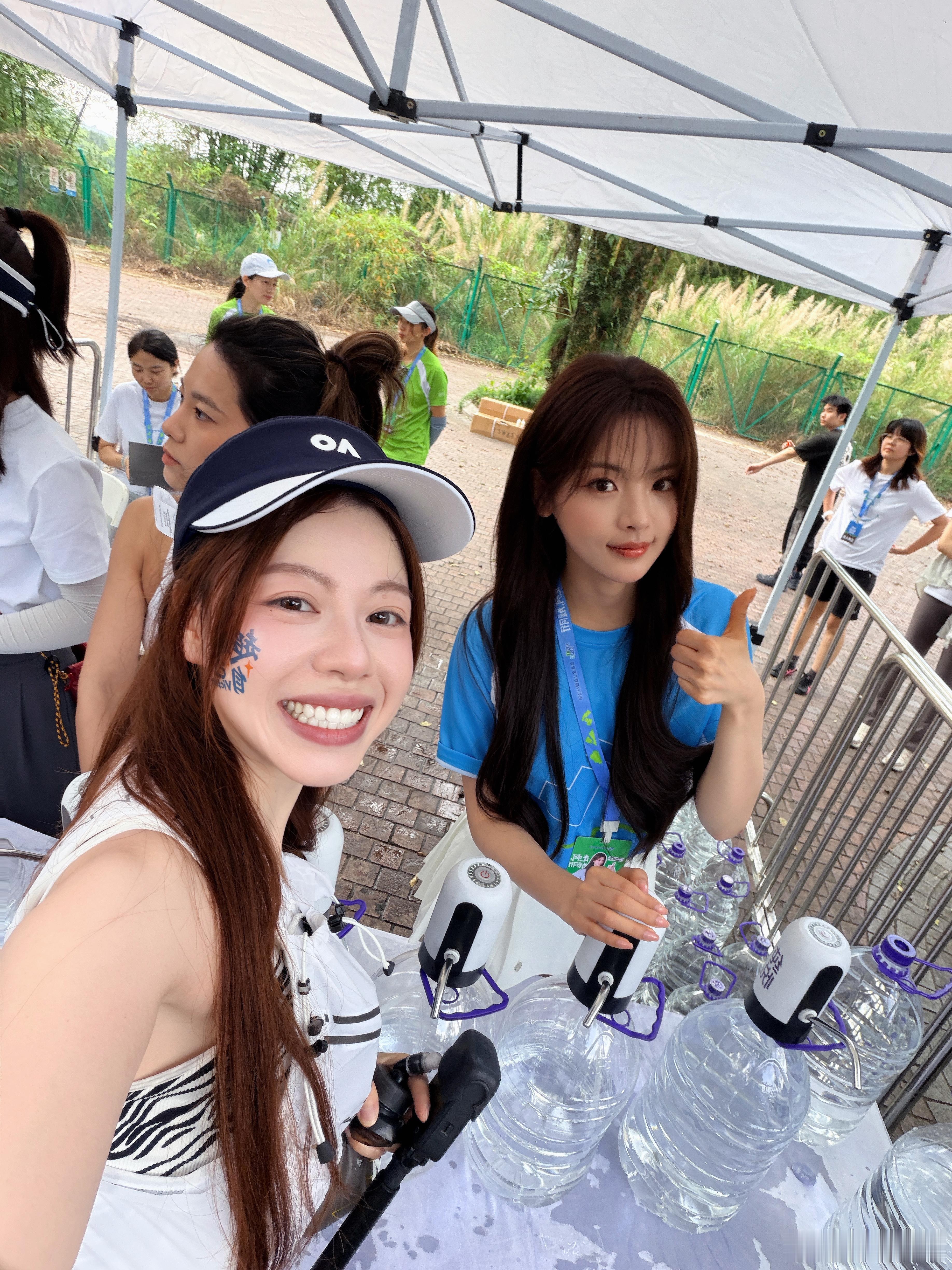 跟合影啦！也太太太幸运了吧！！！她真的好美~脸好小！ 深圳·茶溪谷