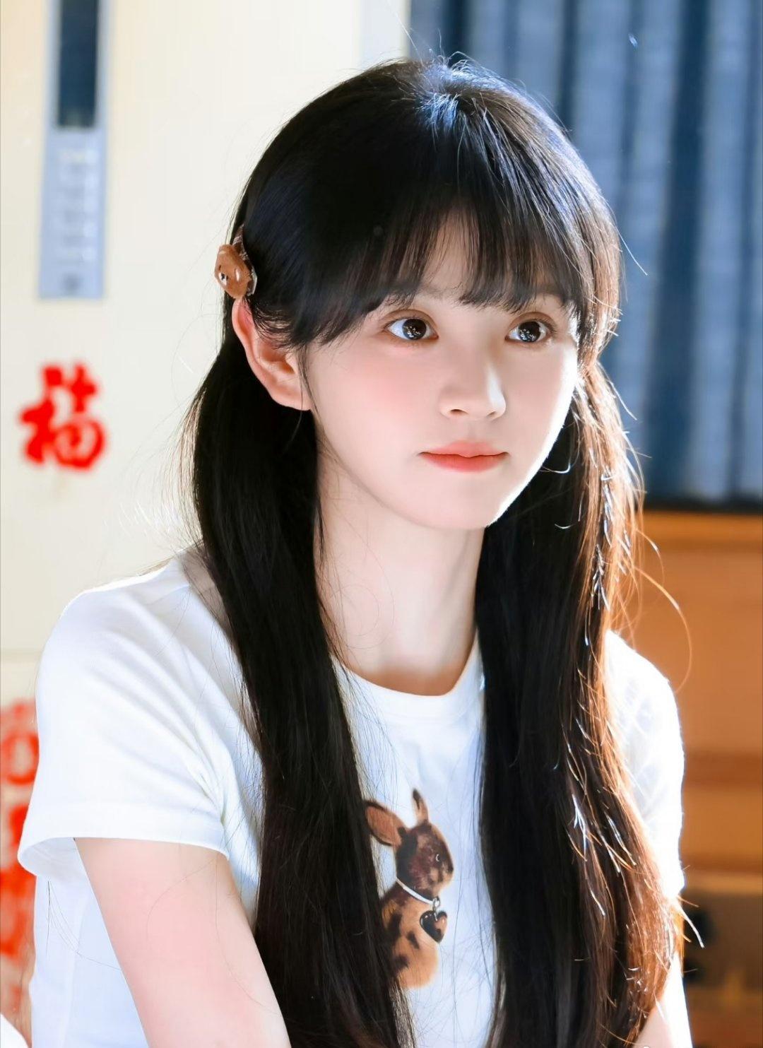 田曦薇化的妆被质疑，造型是服务于角色的，演员的可塑性不应该被一个妆容或发型定义。