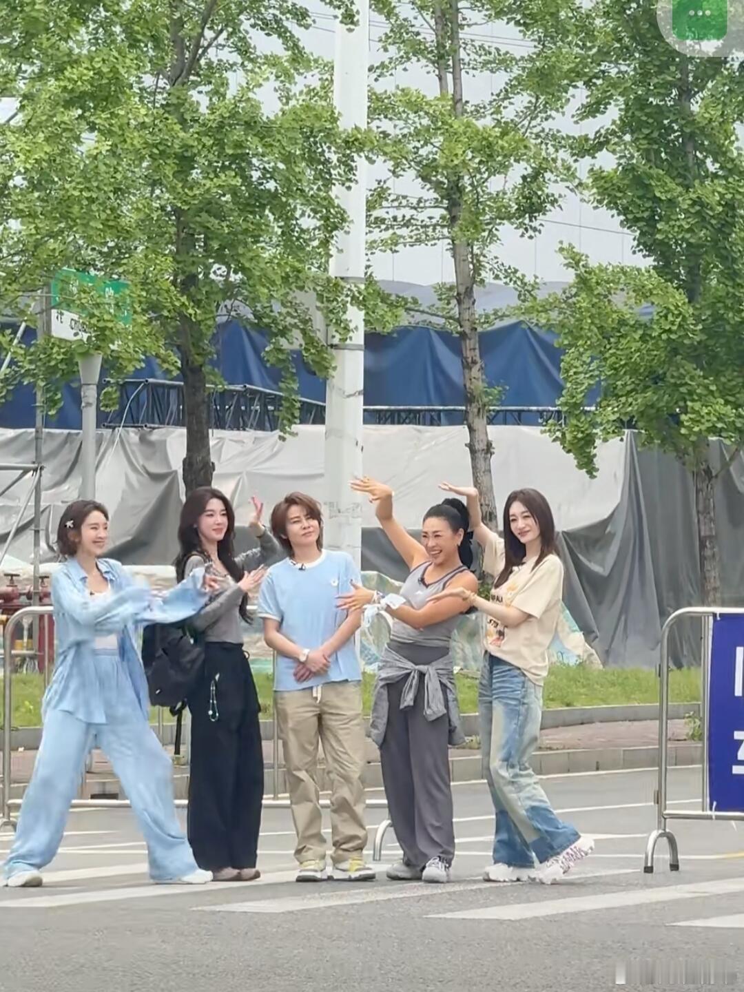 李唐王朝不瑶完淡终于齐了濛主又害羞了怎么还有点小嘚瑟哈哈哈哈太期待三公了！！ 