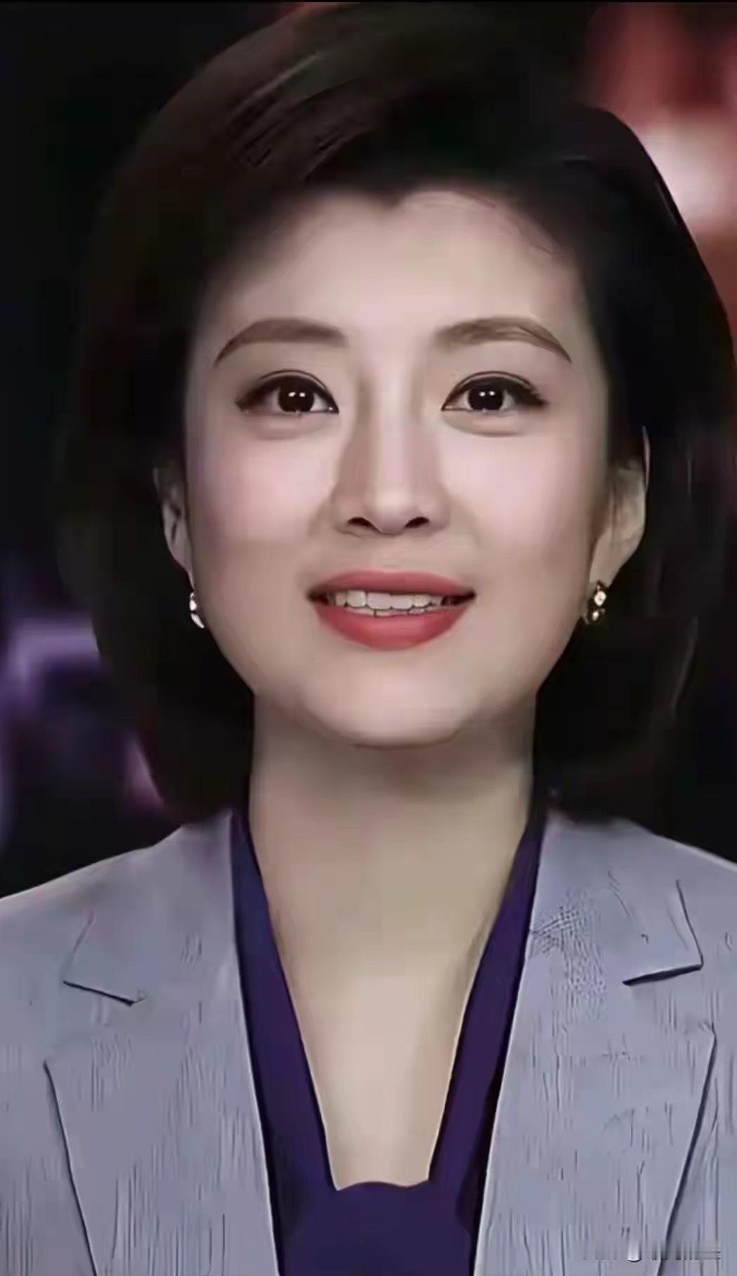 这是迄今为止，最端庄大气的一个主持人，知识渊博，一脸福相 