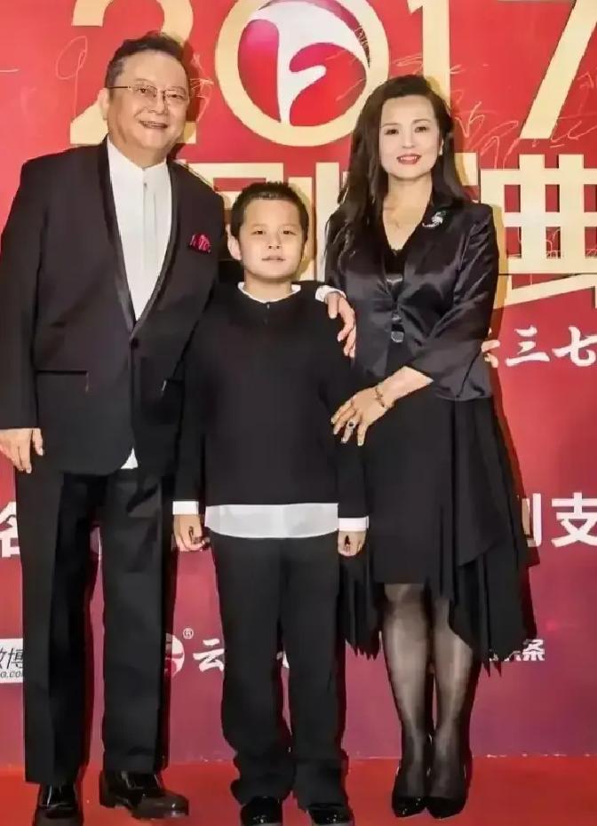 78岁的王刚，60岁的时候得了一子，本以为晚年可以安享清福，没想到现在17岁的儿