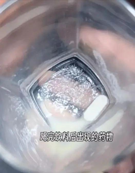 “再也不敢去海底捞了！”一名博主带着孩子去往海底捞就餐，以服务著称的海底捞给孩子