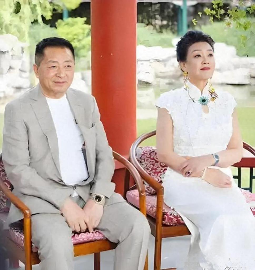 俏江南张兰前夫汪则翰杀回C位
实锤了！汪则翰买下“俏江南”！

当年嫌他不务正业