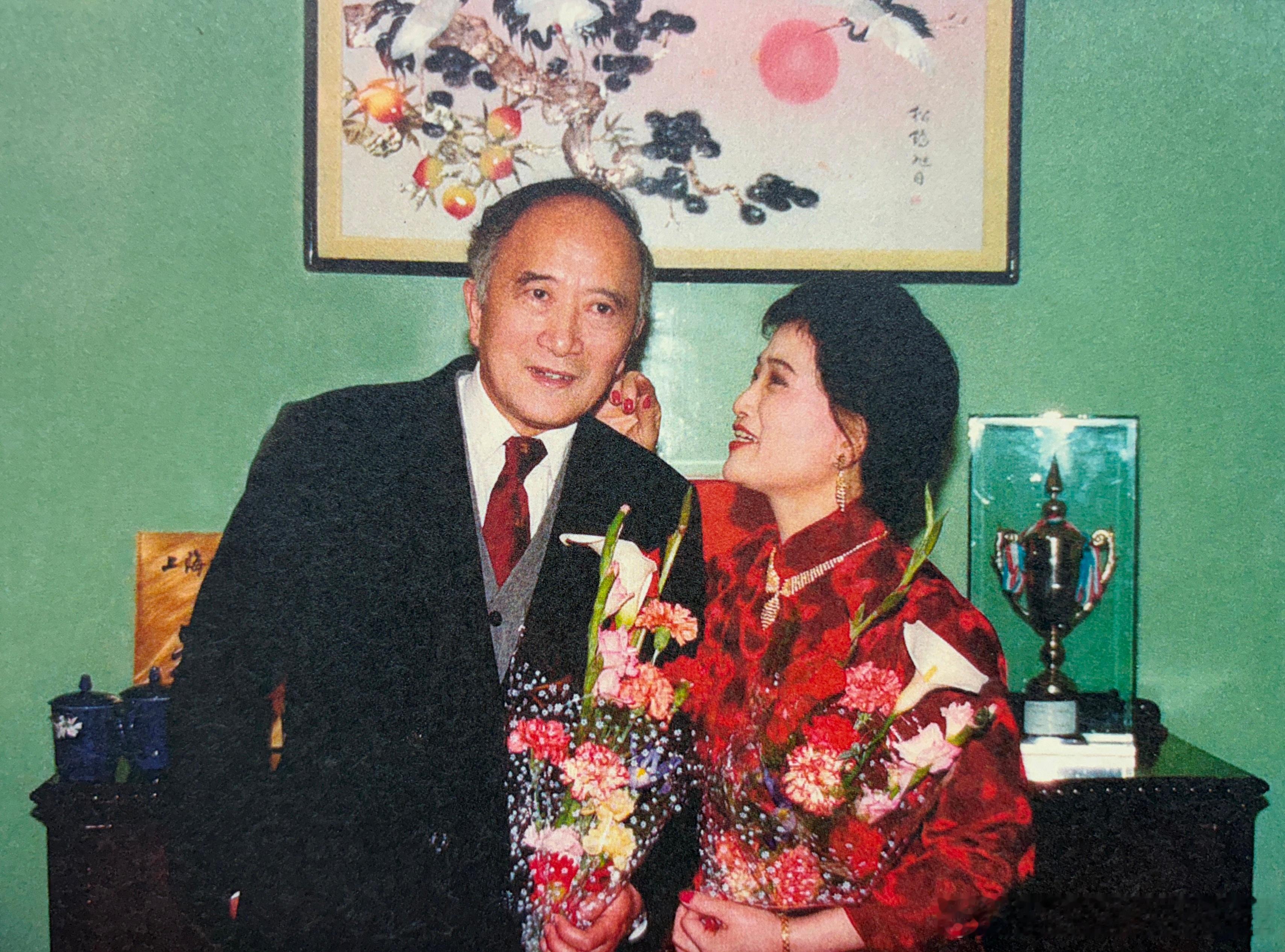 1989年4月25日孙道临和王文娟准备出发去“孙道临电影生涯四十年”活动现场（上