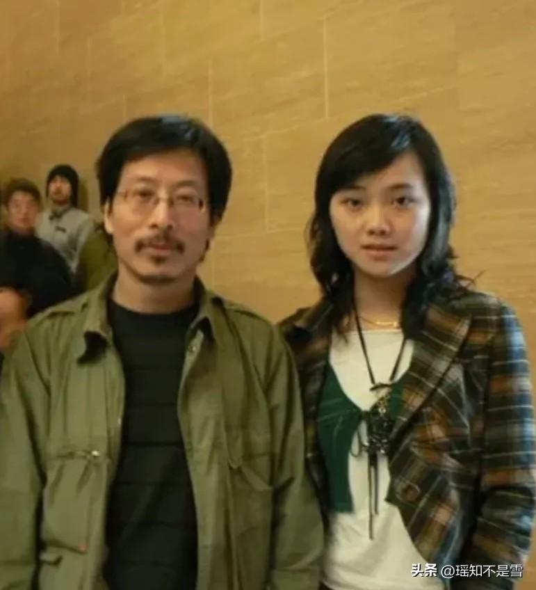 2015年，罗敏跟画家冷军离婚。

朋友好奇问她：“你老公有钱有名，也没啥不良嗜