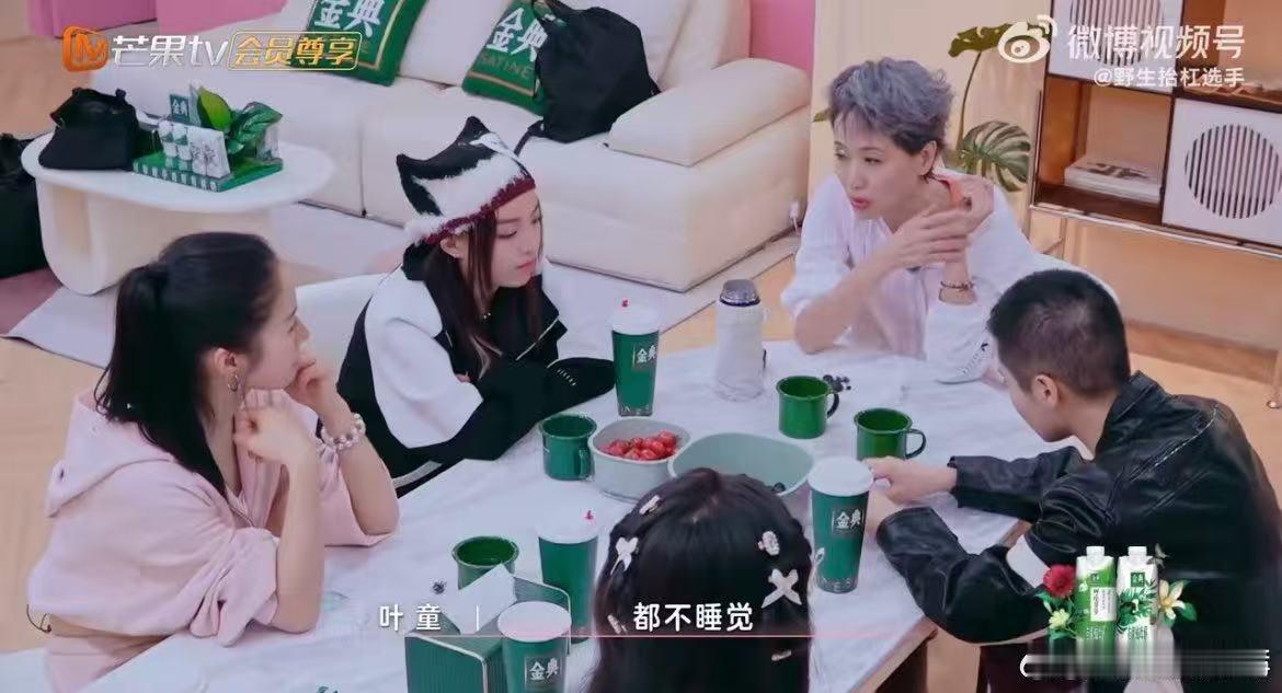 . 叶童香港电视台工作强度很恐怖 乘风2025 从叶童的故事里，看见那代演员的坚