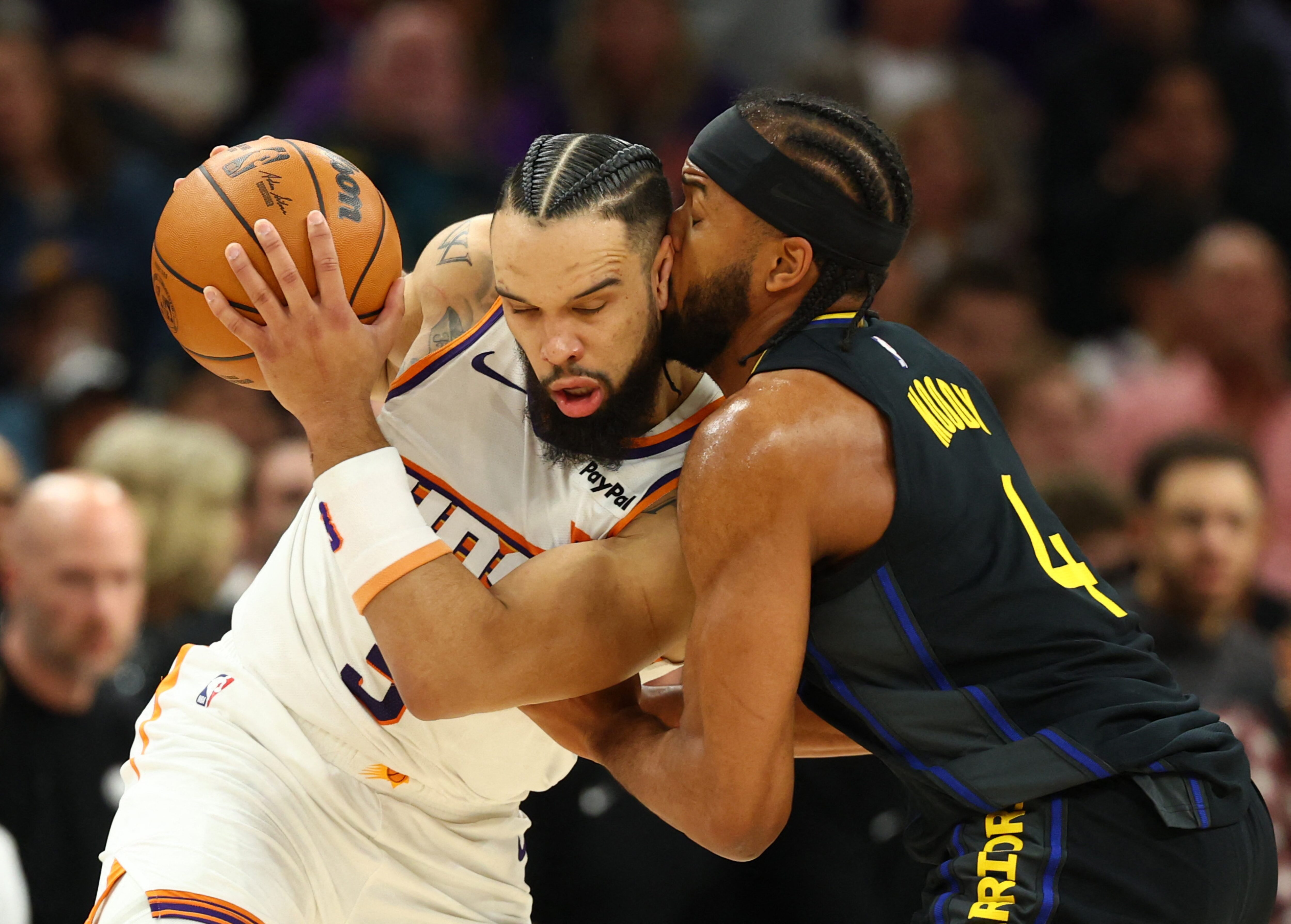 热血沸腾的胜利，库里在场边也没闲着勇士vs太阳nba点赞成金