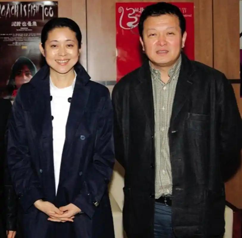 ·现在全网最开心的人，估计是倪萍了吧！谁能想到倪萍的老公杨亚洲，借着《沉默的荣耀