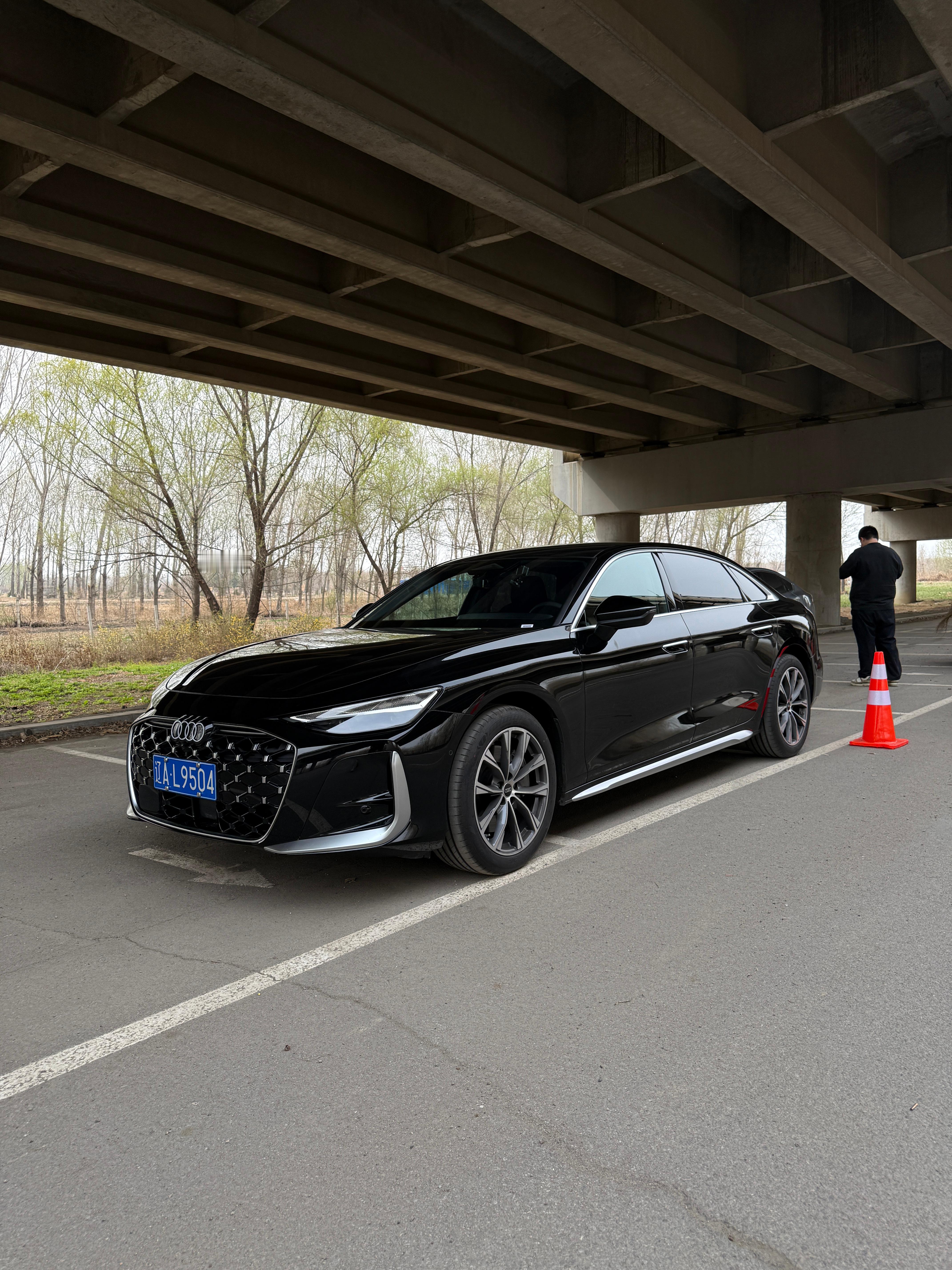 新A6L有点变态了撕去行政商务标签适合年轻人的运动取向态度 沈阳·浑河西峡谷生态