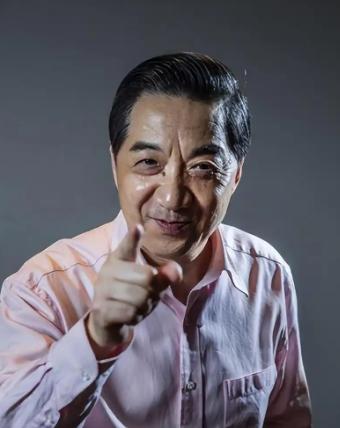 谢谢你张召忠！你真是伟大的预言家！2015年你就说表示，美国啥也不干，让东方大国