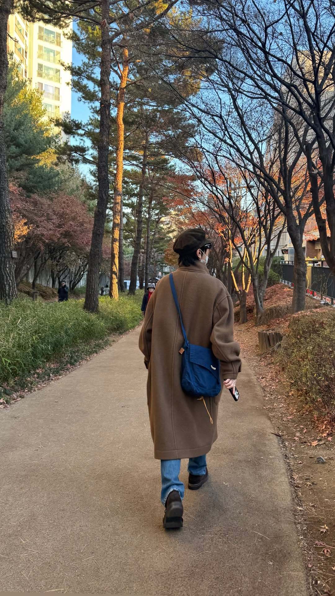 “CB百蓝_。251221金钟云 ins story更新： 