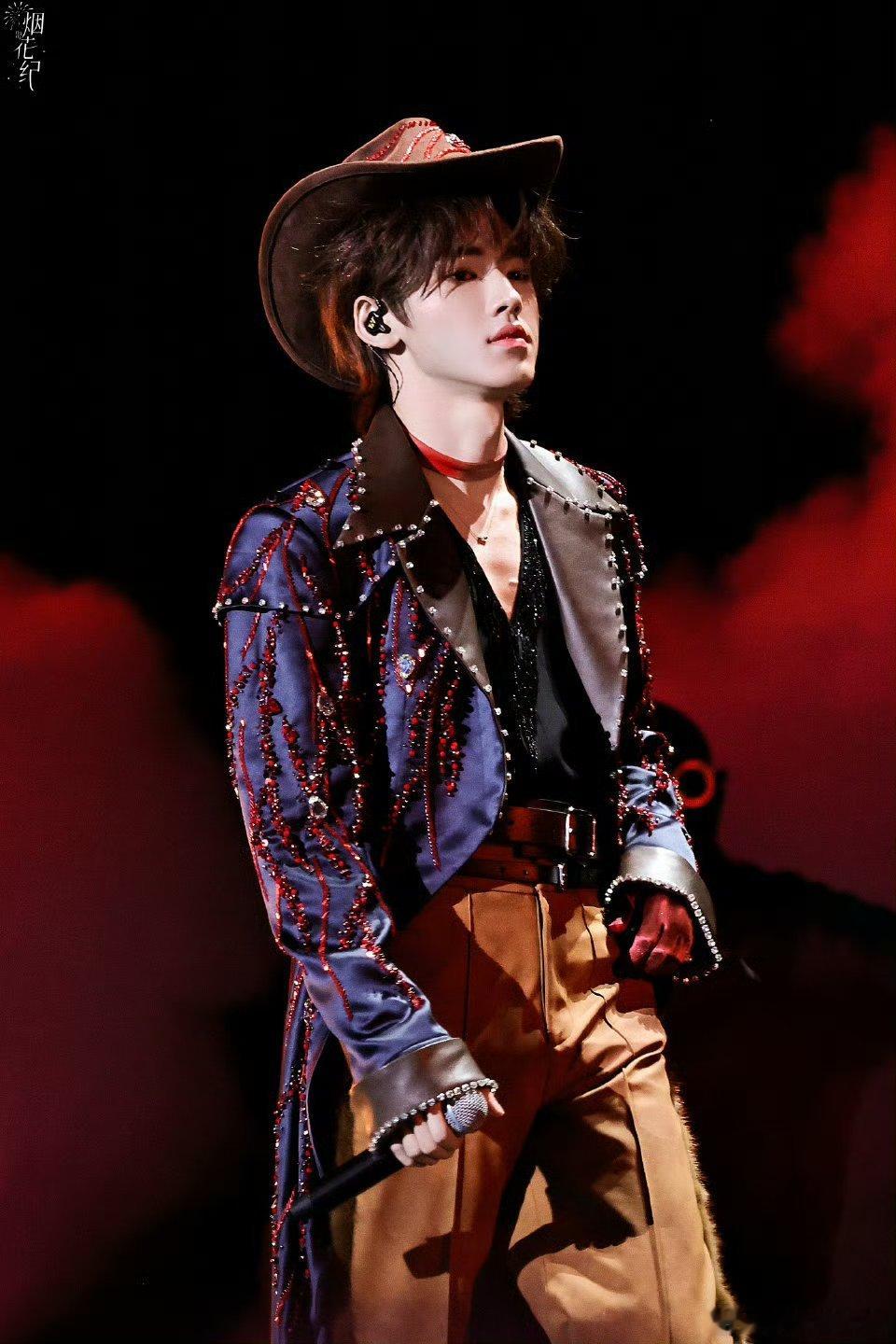 宋亚轩《羊皮先生》直接是舞台主人级杀疯！全程帅到炸穿屏幕！ 