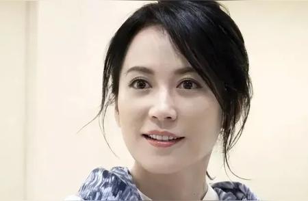 俞飞鸿：54岁未婚，却用20年“知己情”打破世俗剧本
54岁俞飞鸿又因不婚炸上热