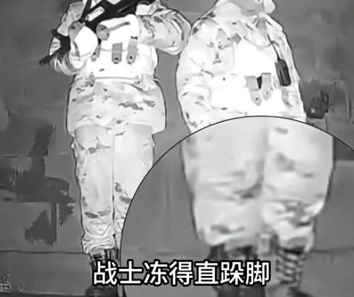 阿拉山口边防连官兵顶风上哨，每年8级大风刮半年，向英雄致敬！
这是阿拉山口边防连