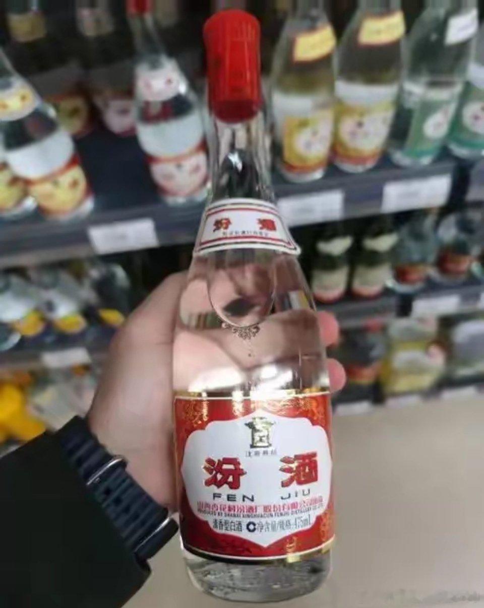 为何现在汾酒卖不动了？这么说吧，汾酒作为清香型白酒老大，从营收上看，那可是一路飙