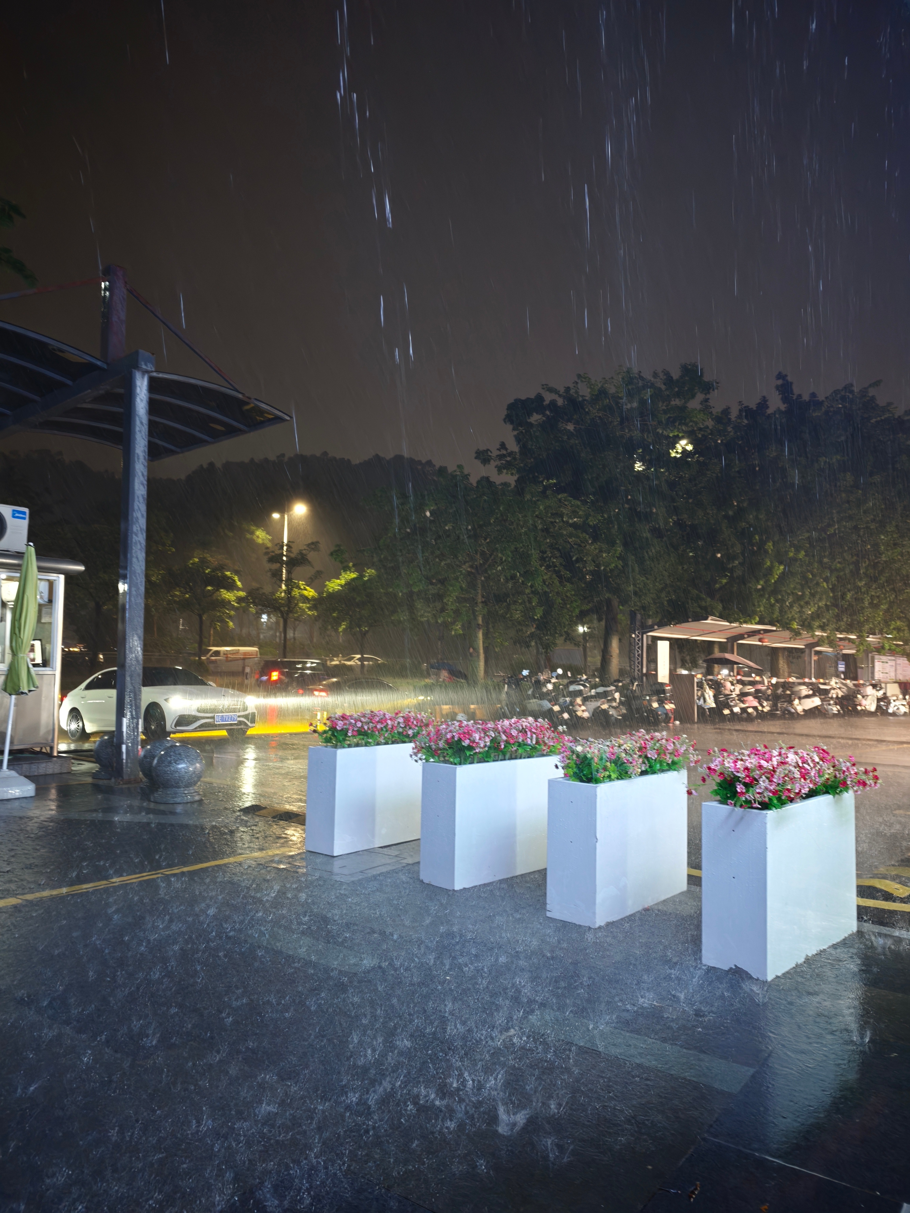 一场雨 把我困在这里 深圳·颐安・都会中央