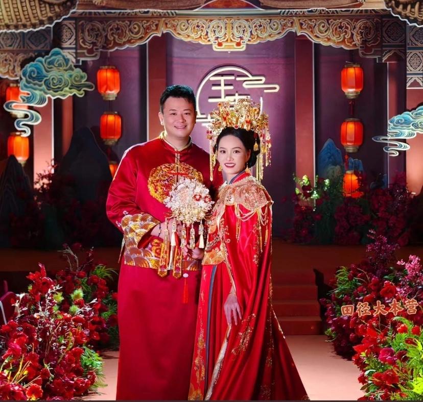 新婚快乐，中国最美女飞人韦永丽与王雅伦大婚清晰照来了

韦永丽与王雅伦在男方老家