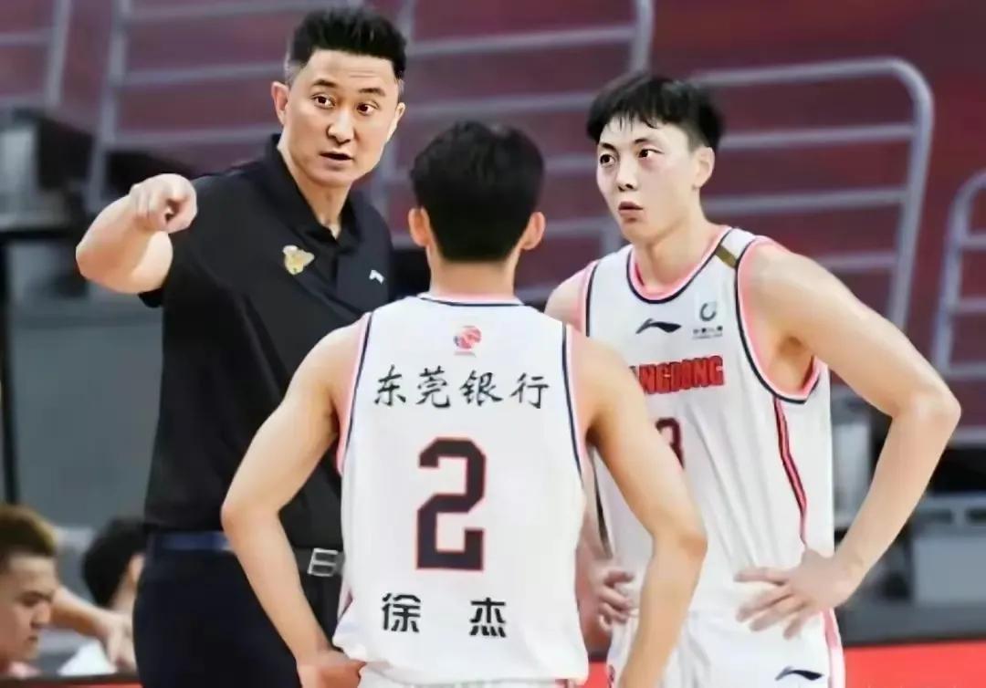 CBA主场哨太严重了！宏远现在就是朝气、速度、激情的代名词，不管你喜不喜欢，看着