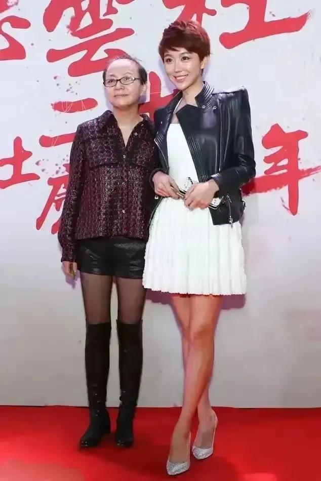 天呐，这是宋丹丹老师吗？她年轻时就在小品中演老太太，现在真成老太太了，不过丹丹老