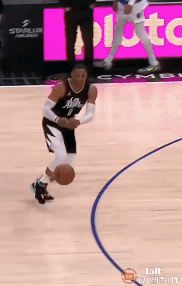 威少一步过掉东契奇！
#NBA# @NBA