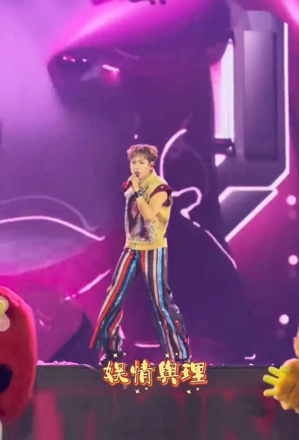 汪苏泷生命力要溢出屏幕了 汪苏泷自带元气buff，舞台上灵动又鲜活，浑身散发着朝