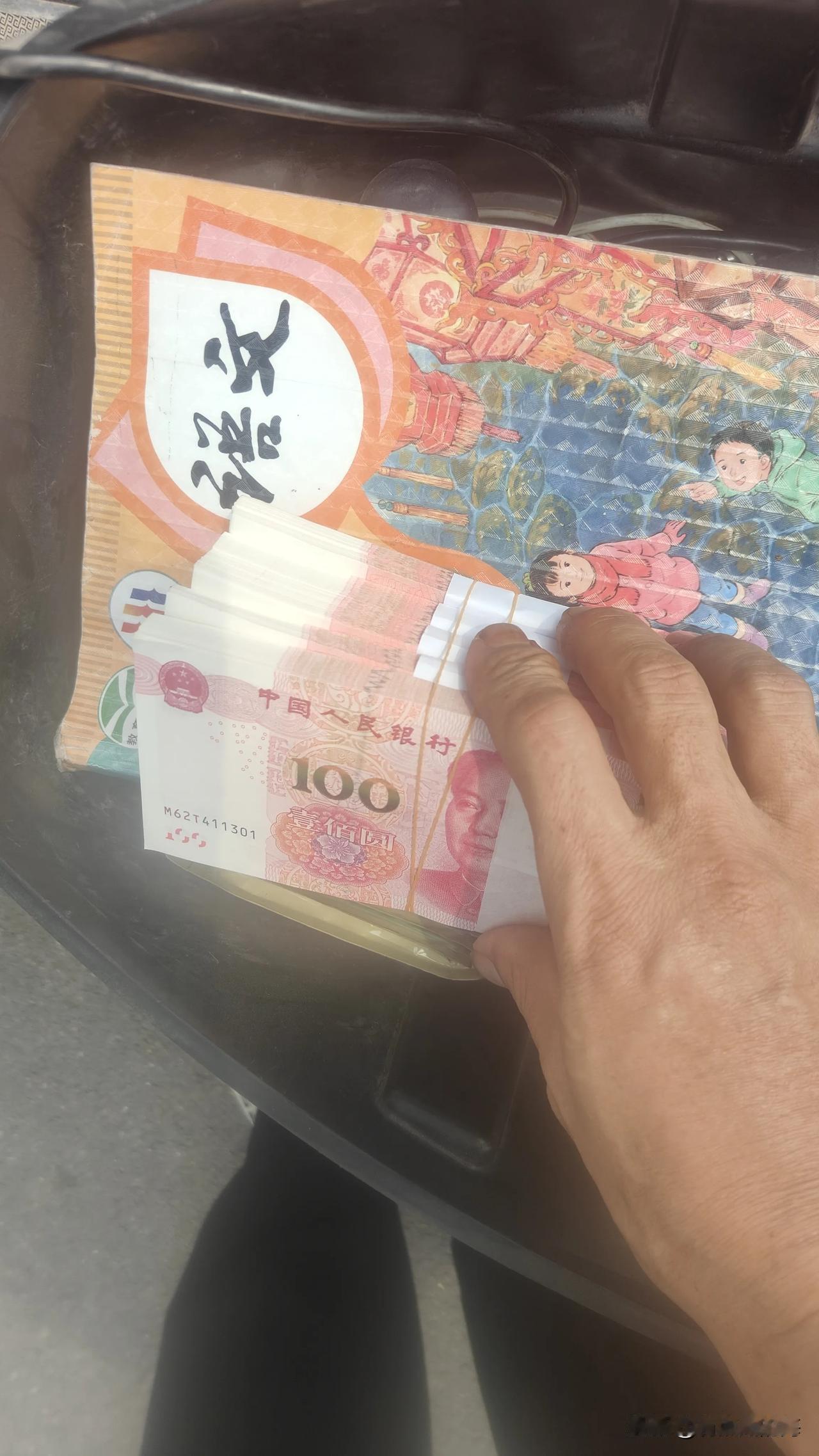 人的一生最大的财富是什么?
很多人拼了半辈子，觉得存折上的数字那就是底气，觉得大