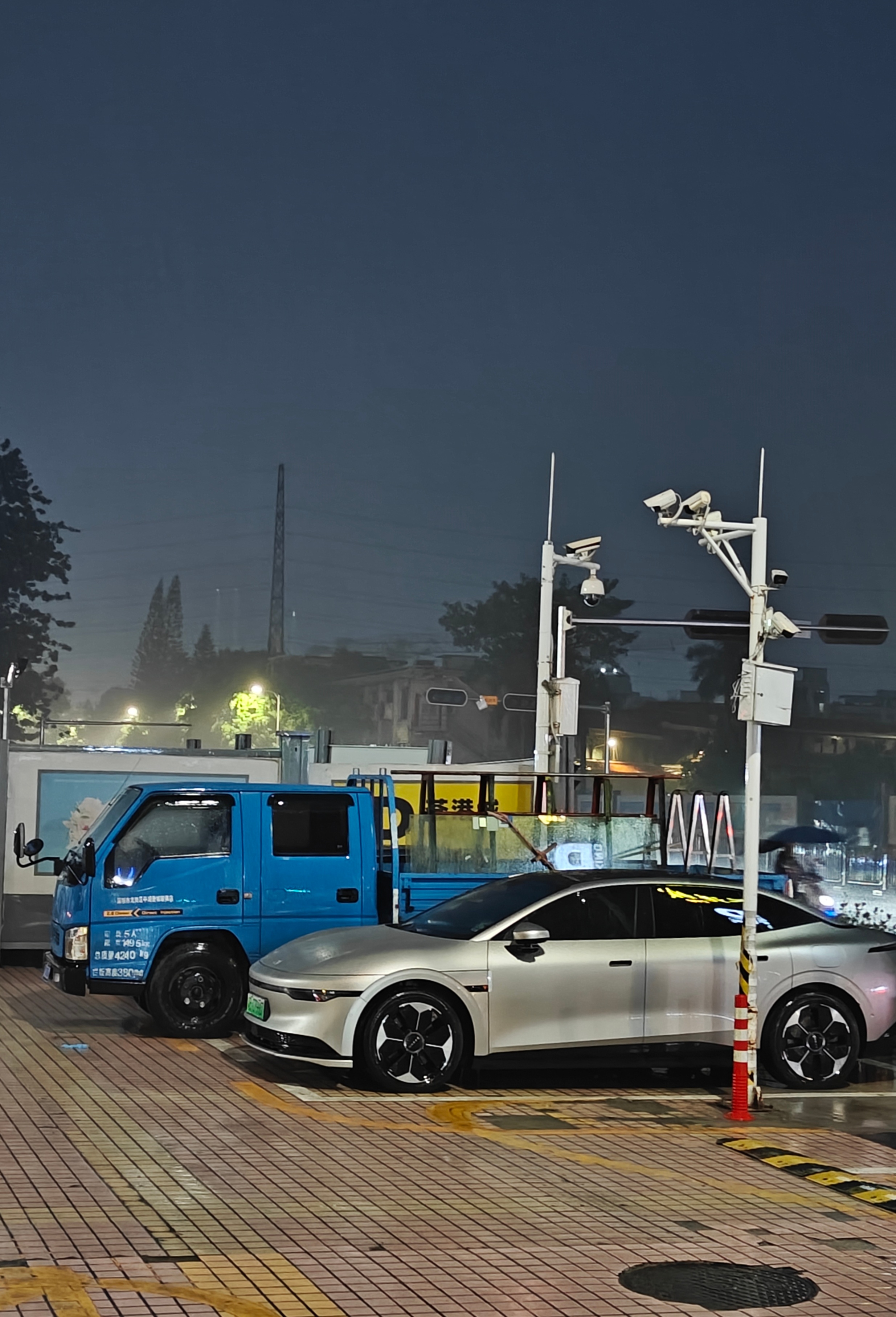 雨好大，有什么办法能让车自己过来吗[怒] ​​​