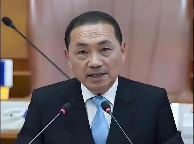 国民党最大的内鬼，终于露出了狐狸尾巴！

全台民怨沸腾要上街反毒油，侯友宜却逆势