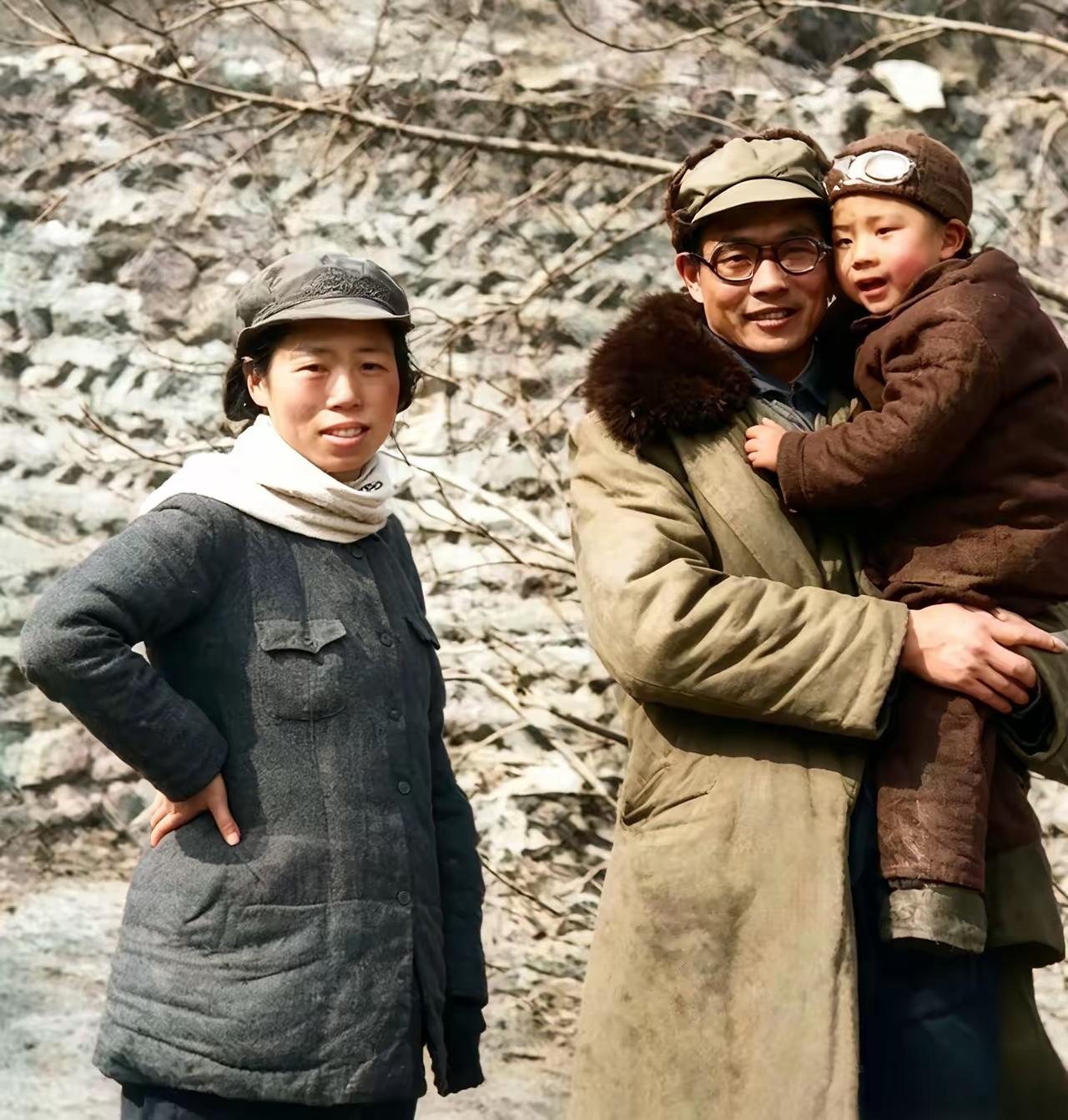 她13年为爱人生下6娃，离婚后再嫁大10岁男人后，前夫居然成了开国大将。考考你，