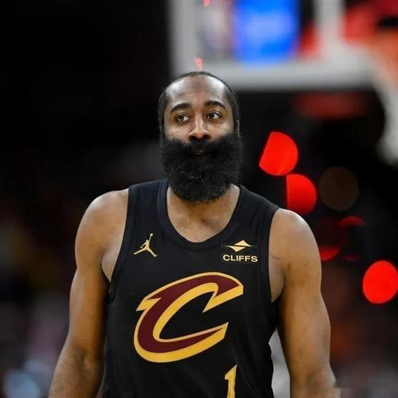 《一场113-121！骑士7连胜被终结，4大首发谁拖后腿，数据不会说谎》骑士的七