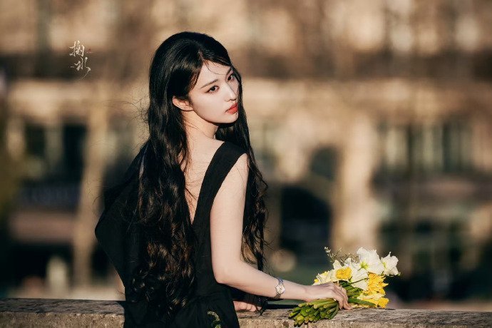 王楚然没有不闪耀巴黎的义务这个船儿就这样一步一步在时尚圈走出自己的路！肤白貌美明