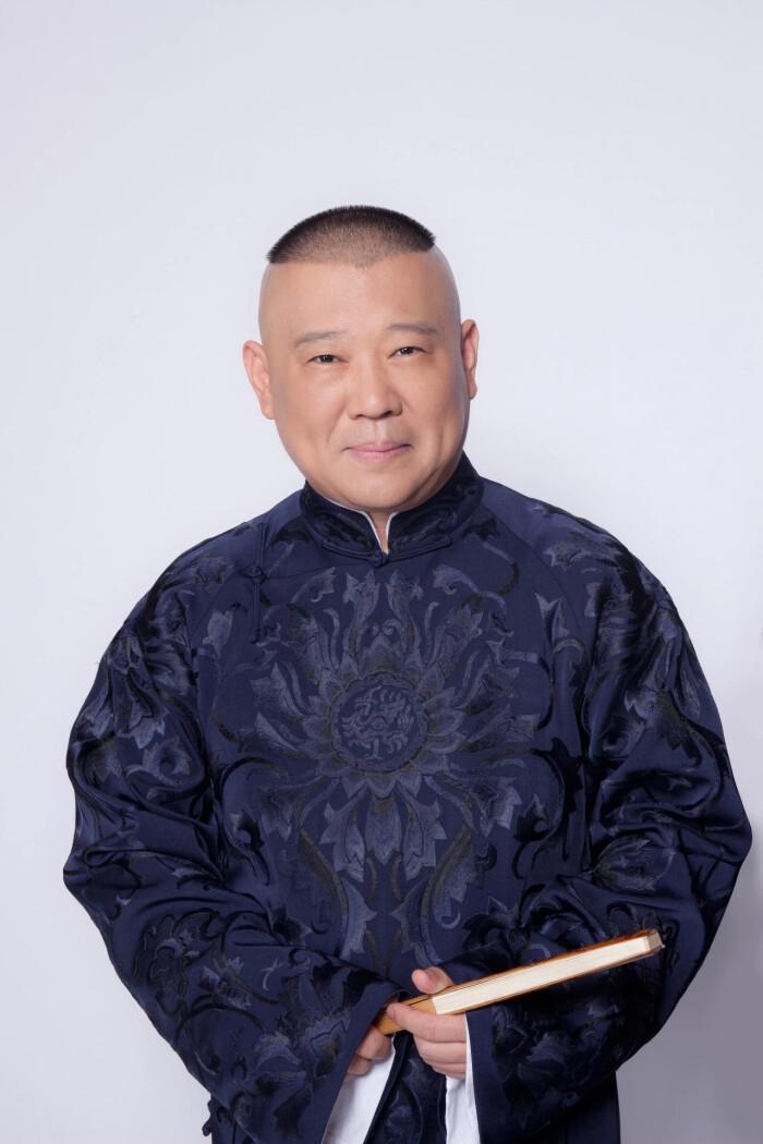 郭德纲总说自己是“民间艺人，只图博君一笑”，坦言相声就是市井里的乐子，不搞高台教