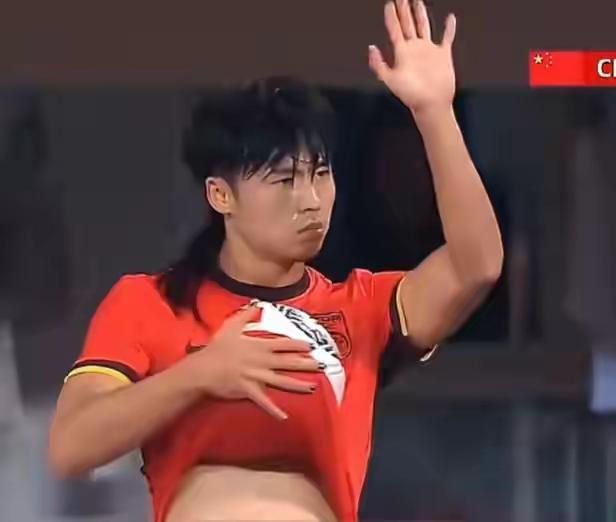 浪子回头金不换，知错能改，就是好样的！曾经的“美甲哥”汪仕钦彻底改头换面，剪去小