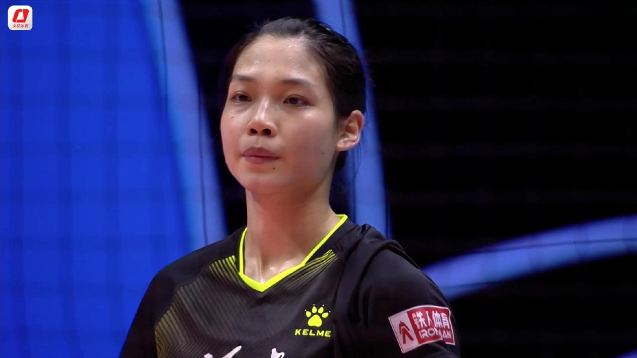 天津女排比江苏女排差得不是一点半点，江苏女排3:0轻松战胜福建女排晋级冠军决赛