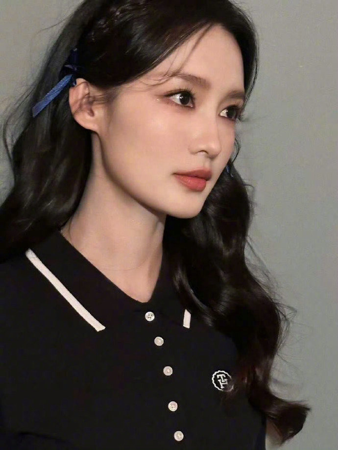 白鹿&李一桐&李沁近期营业照，又被指共用一张脸了[允悲] ​​​