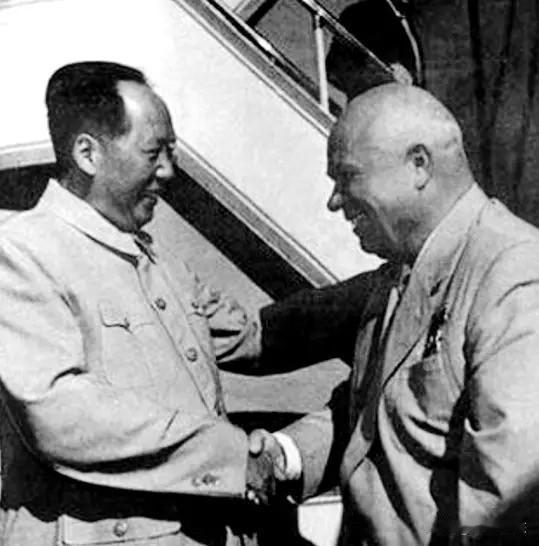 历史上今天：

1954年9月29日，苏共中央第一书记赫鲁晓夫率苏联政府代表团抵