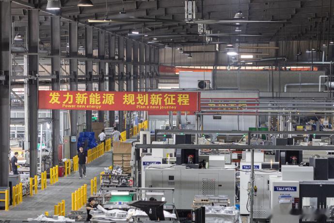 从制造到智造台州这家企业华丽转身 从传统制造到智能“智”造，银申铝业的蝶变提供了