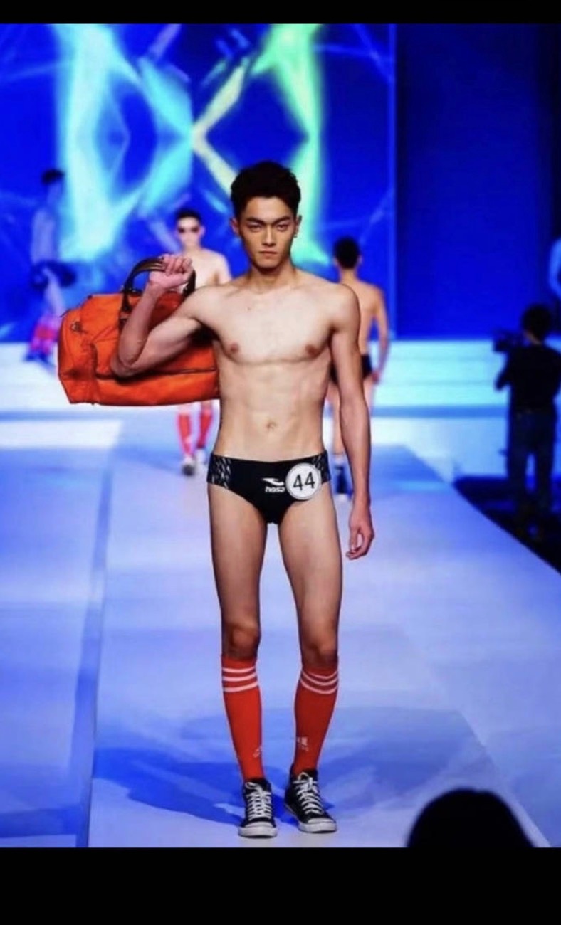 真心问，许凯这个身材很一般么，你们不喜欢吗？ ​​​​许凯恋情时间线 明星基础嫂