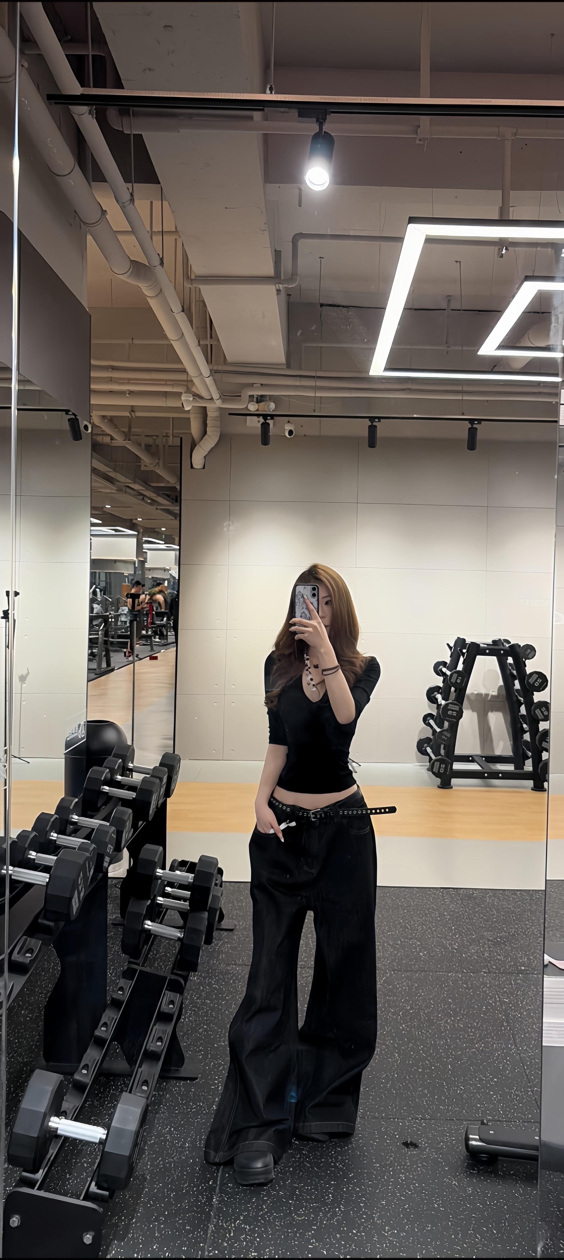 一身黑喜欢吗。