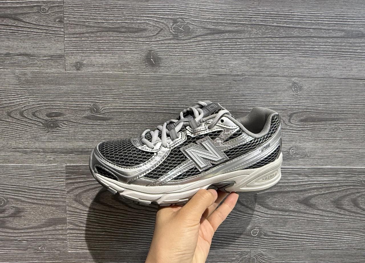 NB740✖️液态银
银灰网眼材质
透气不闷脚
newbalance nb740