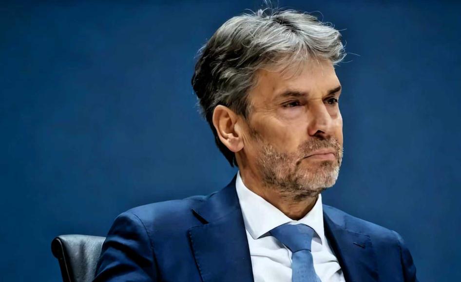 荷兰接管安世后，网上说的最多的就是搬起石头砸自己的脚，荷兰后悔了，悔不当初，抢了