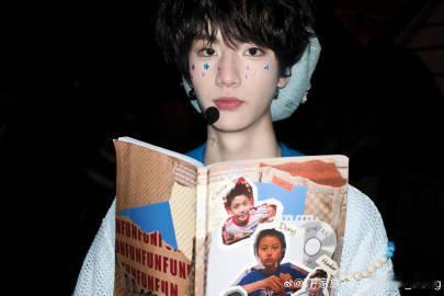李煜东见面会上还是跳得不好还能进步李煜东总结见面会 李煜东总结见面会 是跳得不好