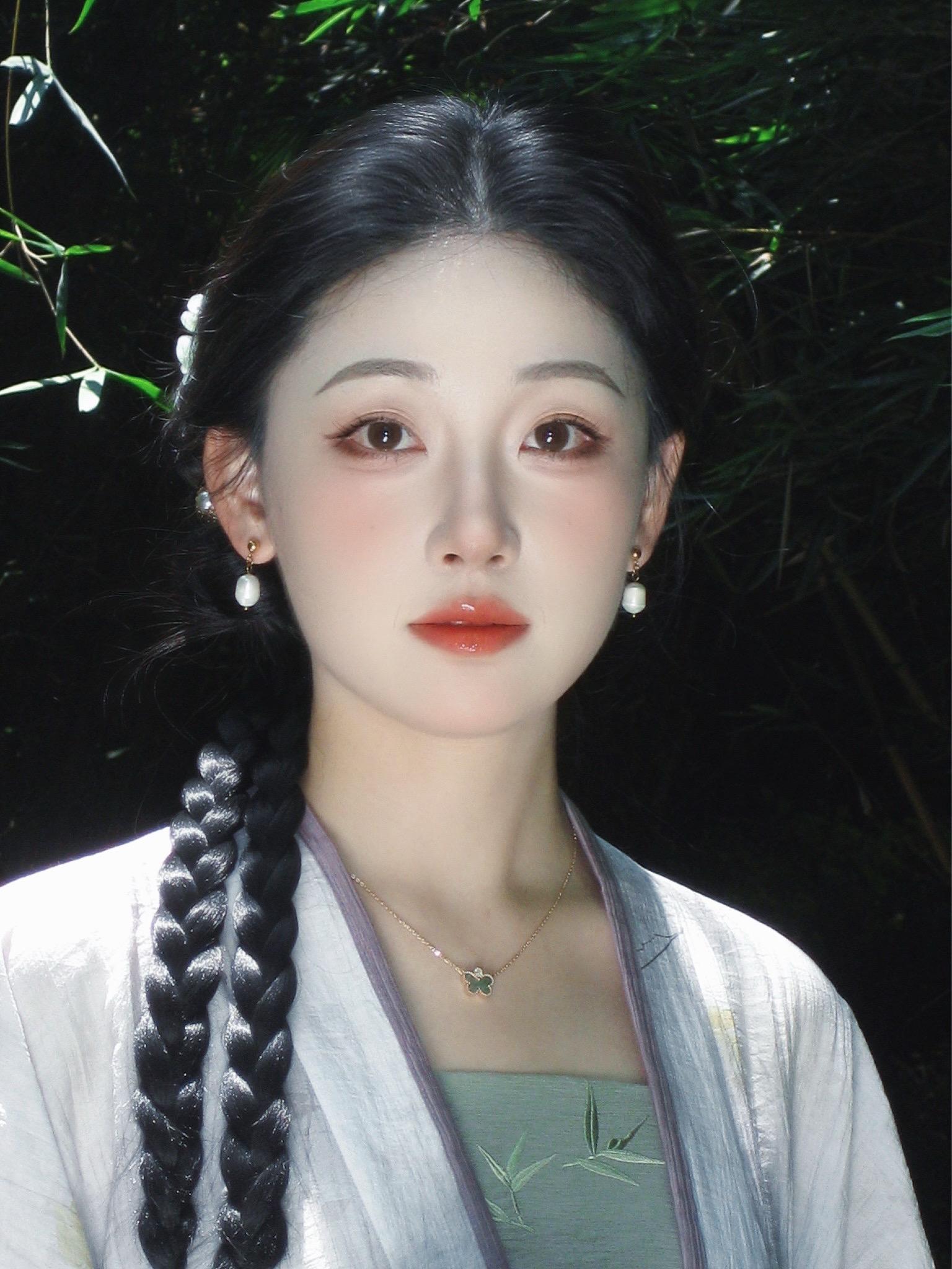 连雨不知春去，一晴方觉夏深。